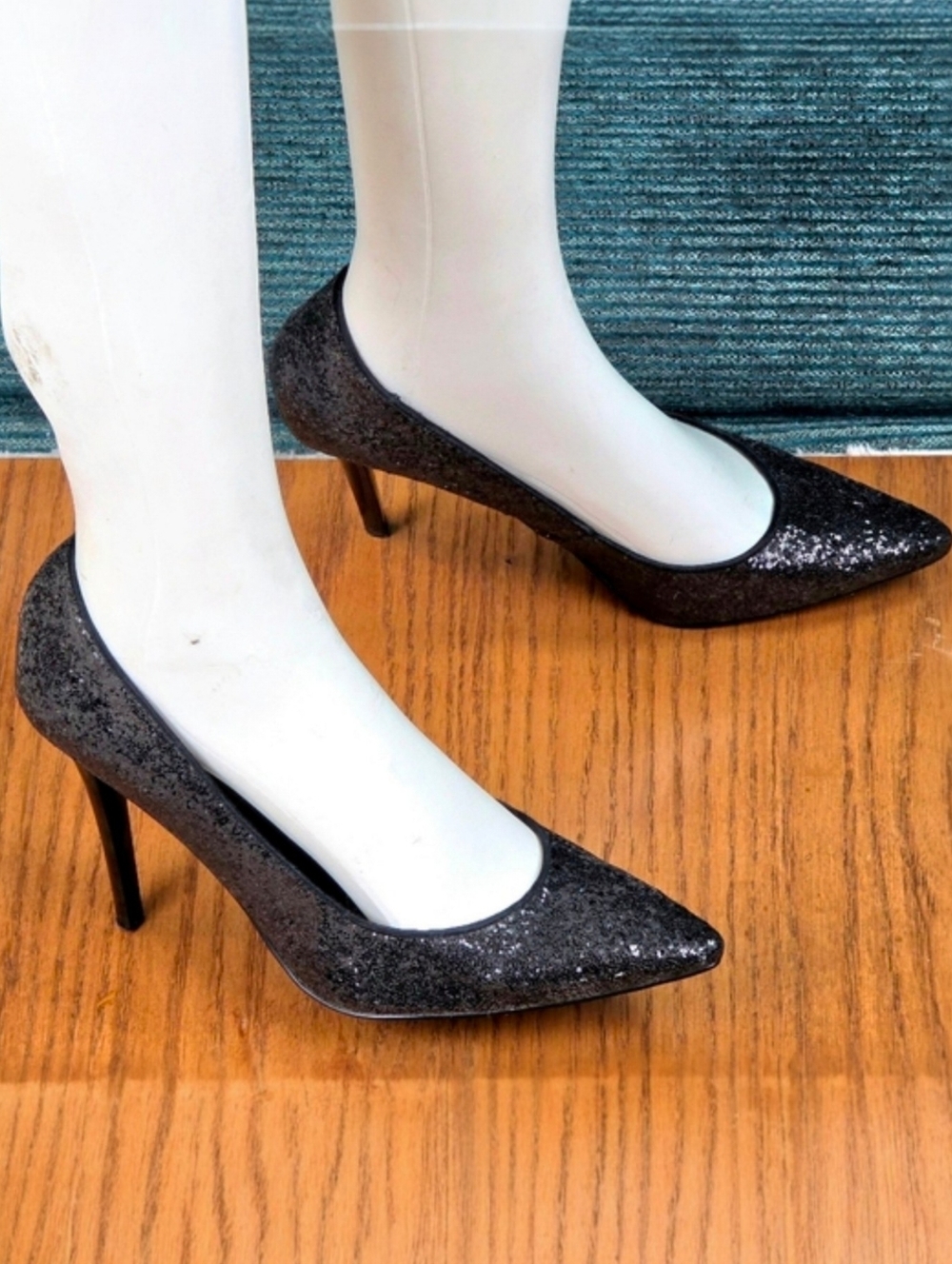 For Kitty Rescue! Guess Black Glitter Stiletto Heel Pumps